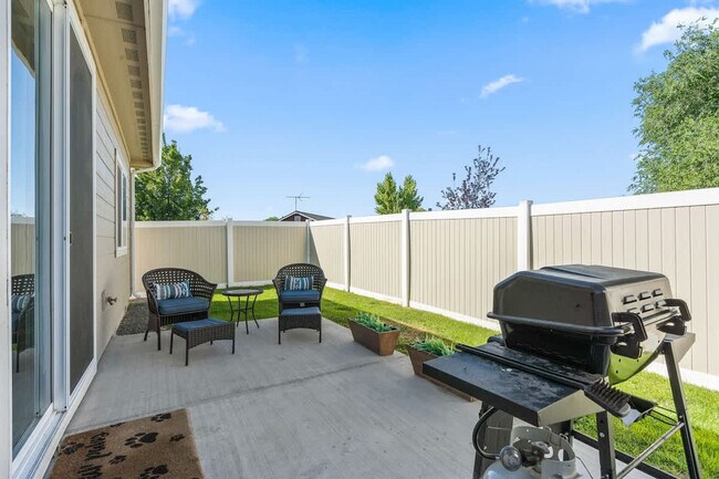 Building Photo - 2092 W Bella Ln