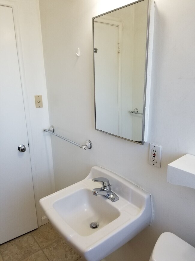 Building Photo - 1465 Homestead Rd