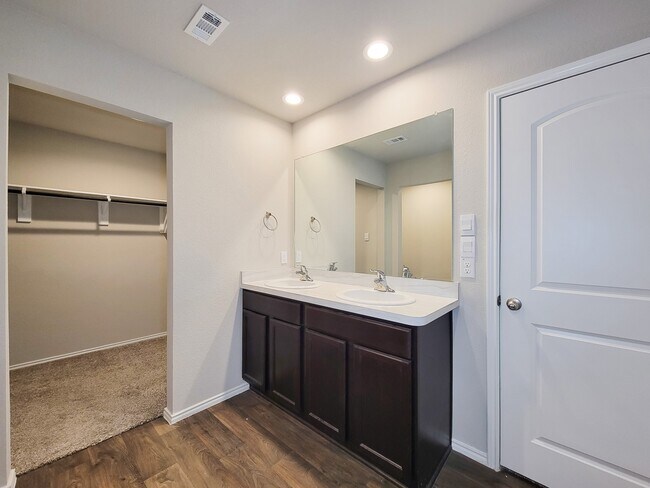 Building Photo - 21344 Pne Ml Dr