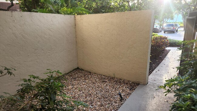 Building Photo - 2025 Lavers Cir