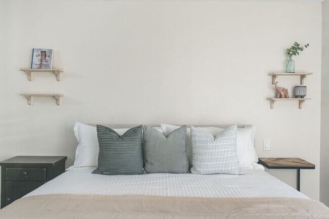 Building Photo - 14410 North 42nd Pl