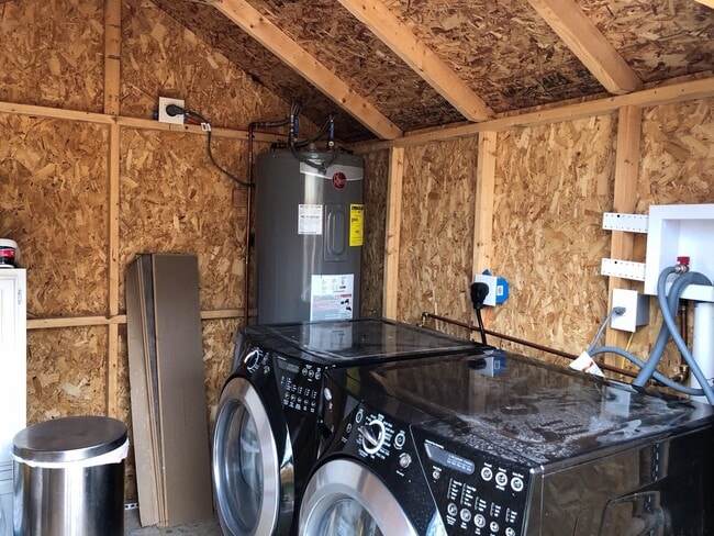 Building Photo - Down Town