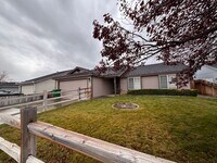 Building Photo - Updated 3 bedroom- 427 Sheep Camp Drive Da...