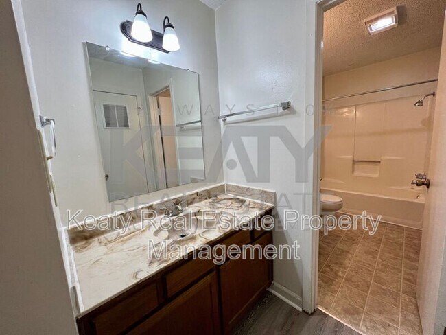 Building Photo - 113 Shekel Dr