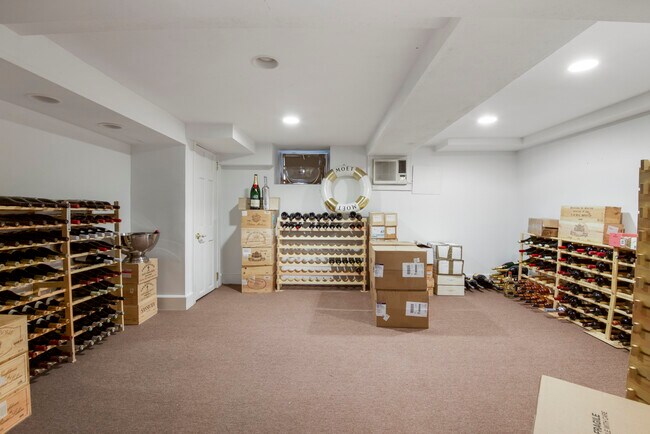 Building Photo - 430 Orienta Ave