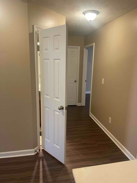 Building Photo - 827 Spence Enclave Ln