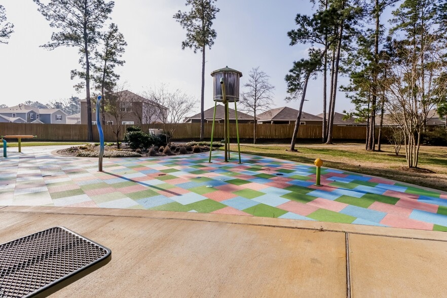 Building Photo - 26627 Ezemily Dr
