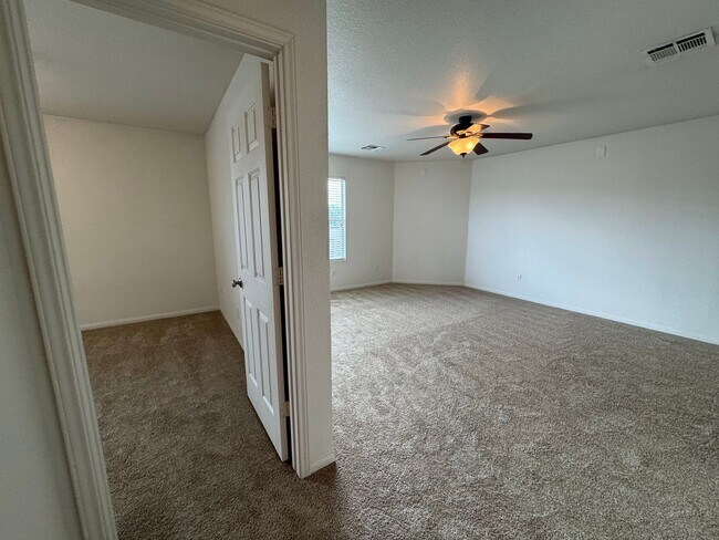 Building Photo - 4-Bedroom House for Rent in Killeen