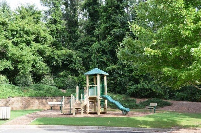 Building Photo - 664 Oakside Pl