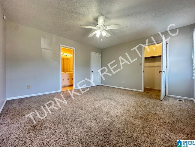 Building Photo - 2177 Cheshire Dr