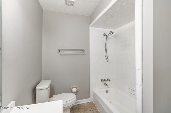 Building Photo - 2867 Holly Bay Rd