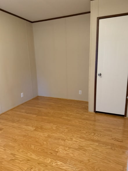 Building Photo - 7266 River Rd