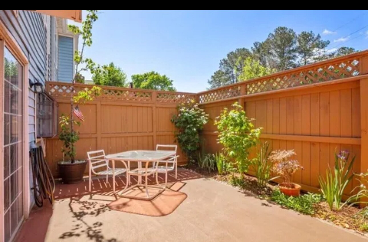 Building Photo - 5576 Clover Rise Ln