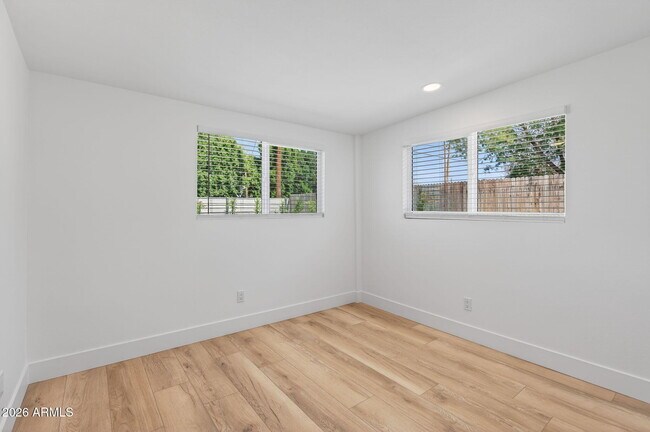 Building Photo - 8702 E Monte Vista Rd