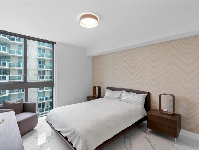 Building Photo - 300 Sunny Isles Blvd