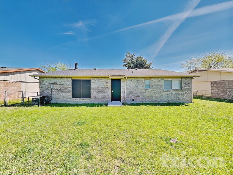 Building Photo - 1555 Willowbrook St