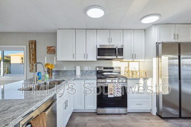 Building Photo - 437 Riverfront Dr