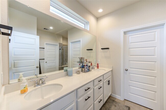 Building Photo - 4210 Peaceful Pines Ln