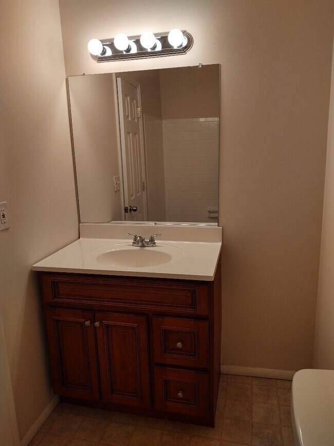 Full Bath - 3 Hook Rd