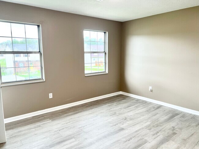 Building Photo - 1420 Kingswood Way