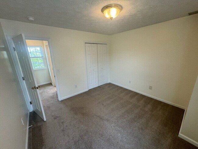 Building Photo - Two Bedroom Townhome