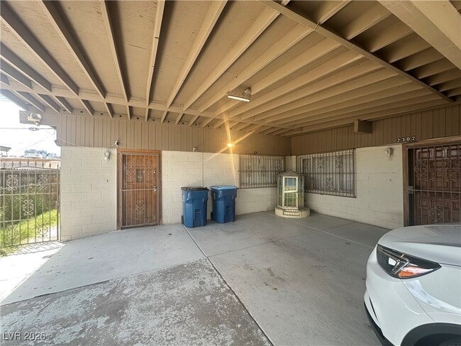 Building Photo - 2300 Pardee Pl