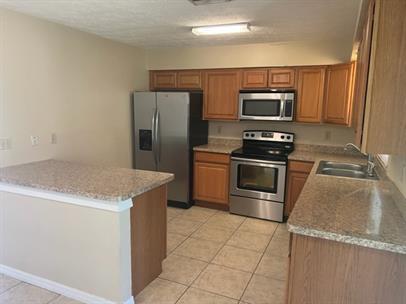 Building Photo - Single-Family Home in Fort Myers | 3 Beds,...