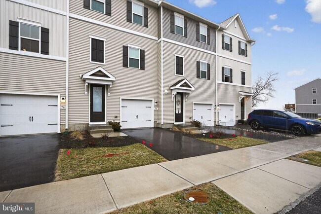 Building Photo - 44 Basswood St