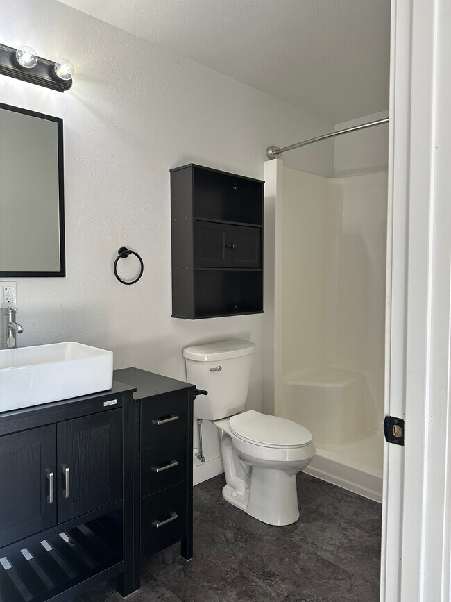 Building Photo - Valley View Estates B
