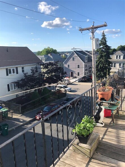 Building Photo - 19 Strathmore Rd