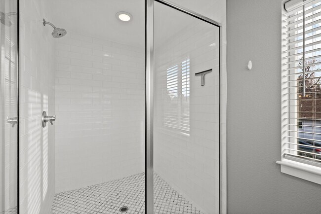 Building Photo - 5230 Stuart St