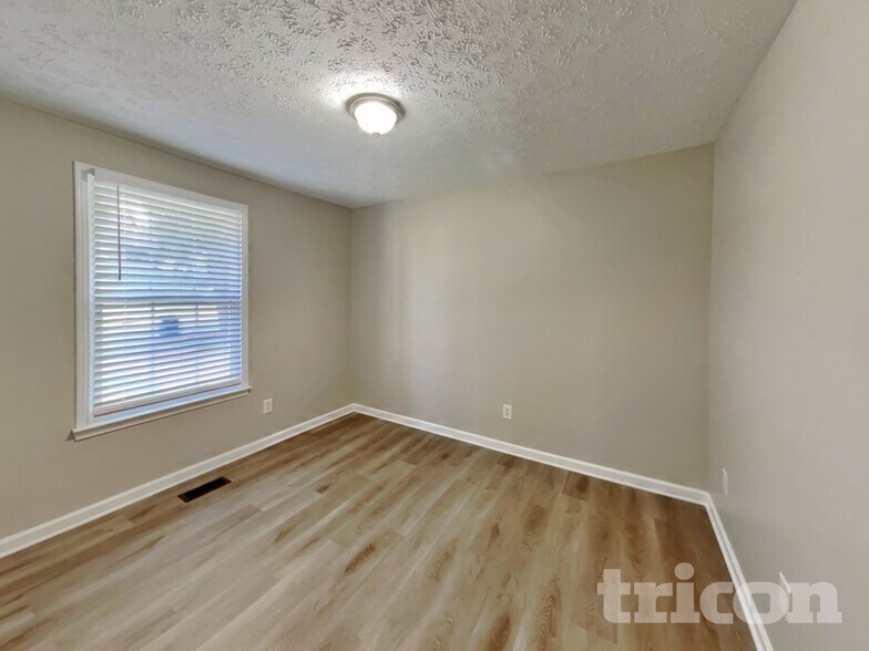 Building Photo - 3009 Blackwood Dr