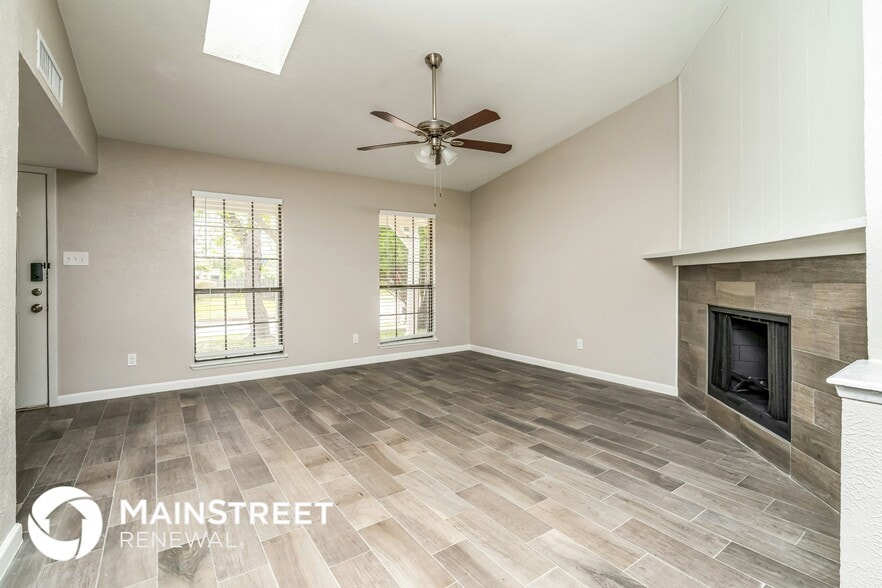 Building Photo - 2101 Chatsworth Rd