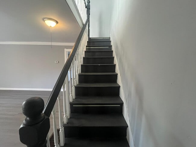 Building Photo - 800 Spring St