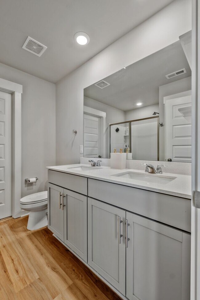 Building Photo - 1006 Baltusrol Ln