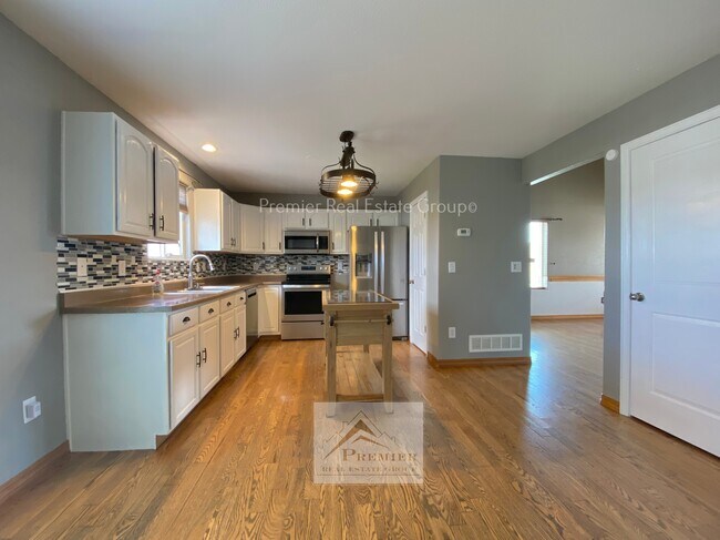 Building Photo - 865 Winebrook Way