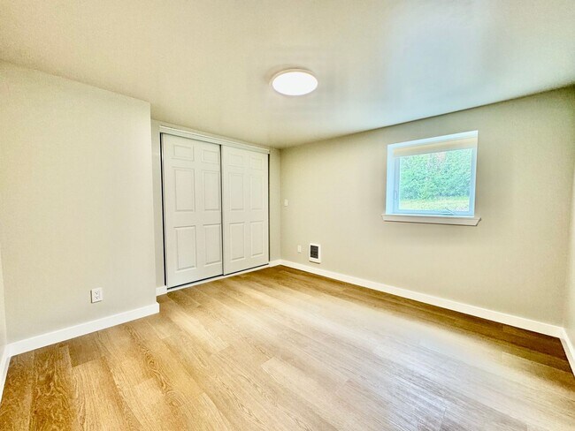 Building Photo - Seward Park fully renovated 4 bedroom, 3 b...