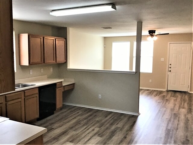 Building Photo - 1620 Baxter Springs Dr
