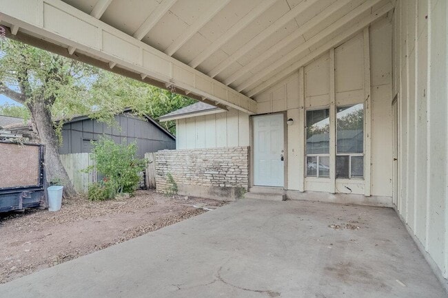 Building Photo - 10310 Little Pebble Dr
