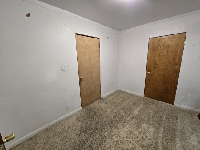 Building Photo - 902 7th Ave N