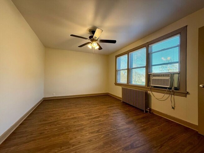 Building Photo - 1400 Kenmore Ave