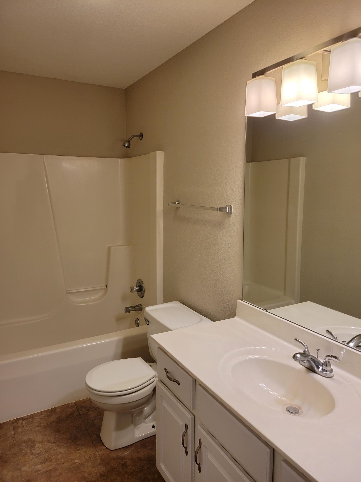 Building Photo - 428 Orchard View Ct