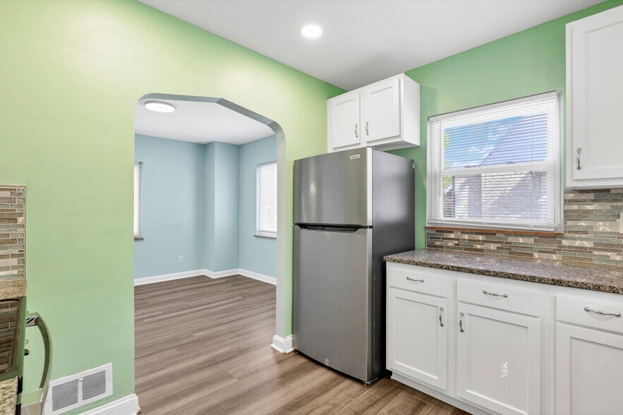 Building Photo - 2805 Parkland Pl