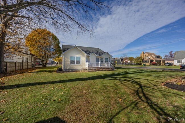 Building Photo - 105 Pine St