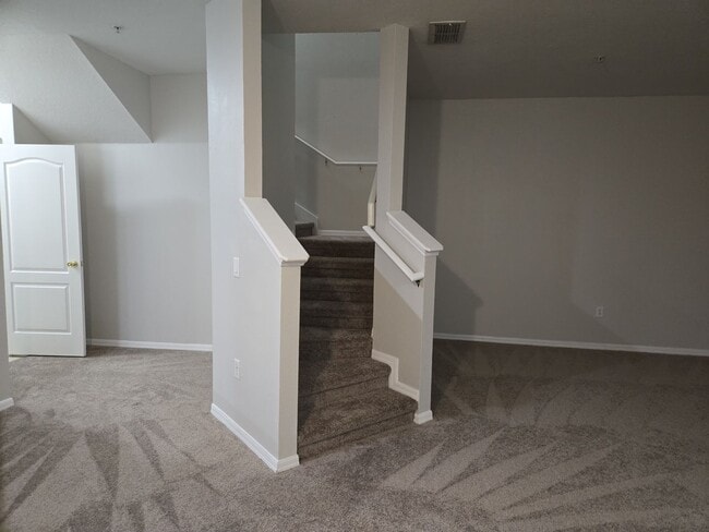 Building Photo - 3BD / 2.5BA Carriage Home