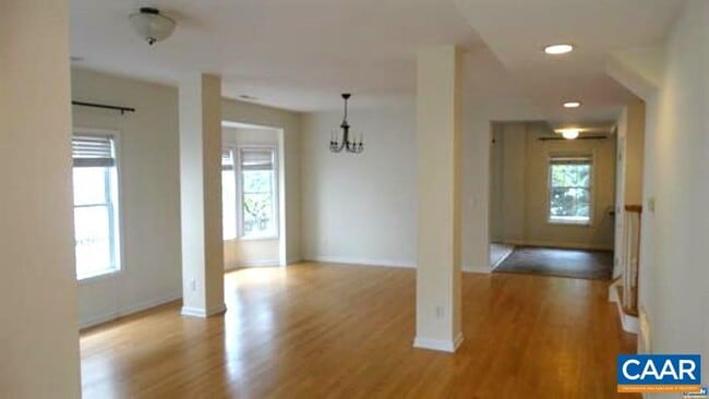 Building Photo - 140 Burnet St