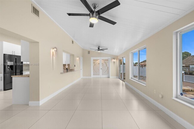 Building Photo - 1412 NE 53rd Ct