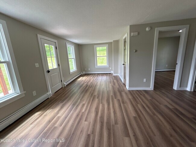 Building Photo - 173 S Amenia Rd