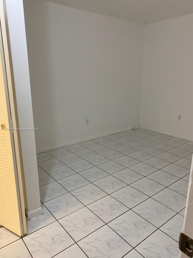 Building Photo - 12509 NW 11th Ln