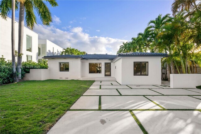 Primary Photo - 900 W 47th Ct